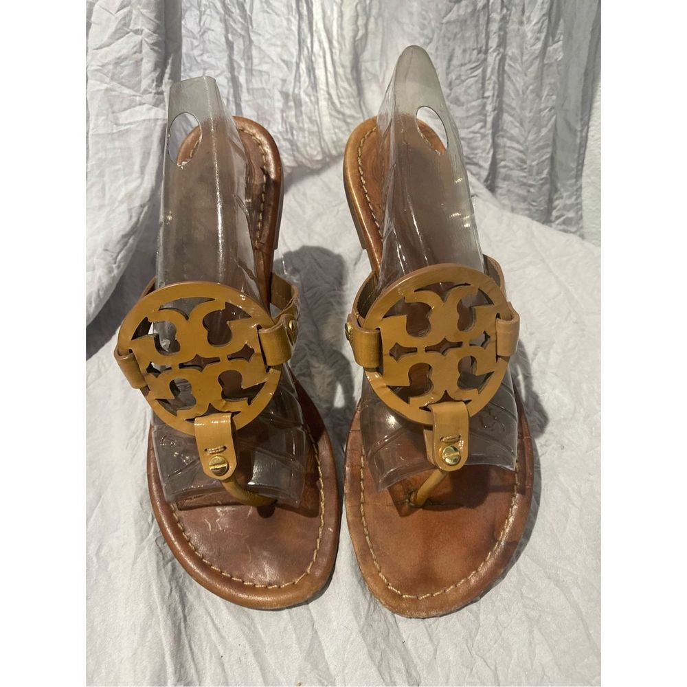 Tory Burch large patent leather logo sandals beige ladies SZ 8.5-9 top is in goo